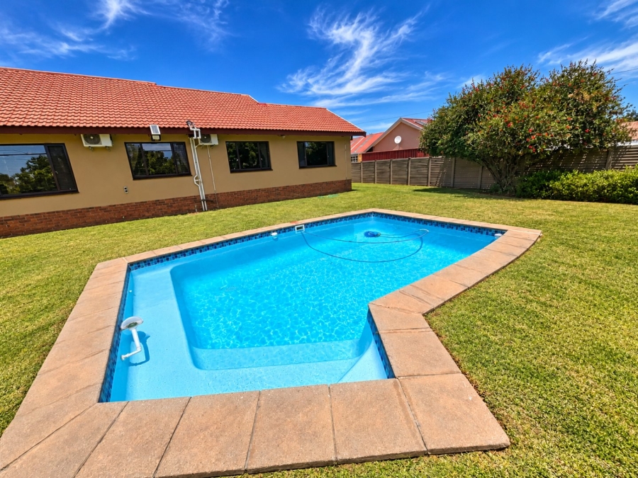 3 Bedroom Property for Sale in Roodia Free State